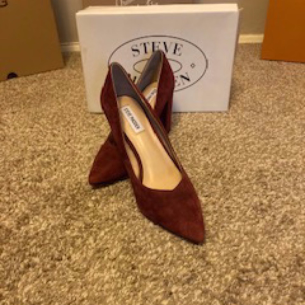 🌺Beautiful Suede Steve Madden Heels.